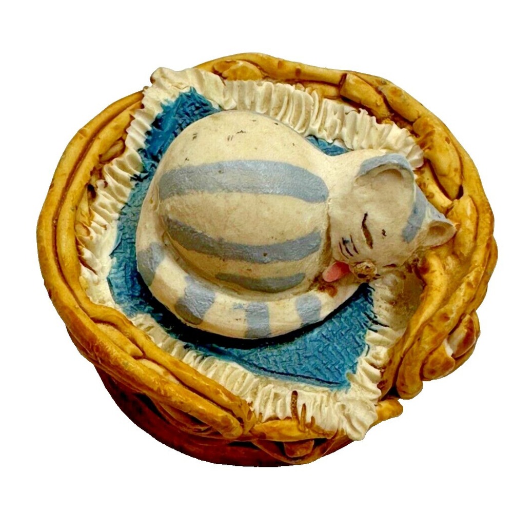 Peter Fagan Cat figurine Sleeping Basket Hand Painted 1983 Scotland